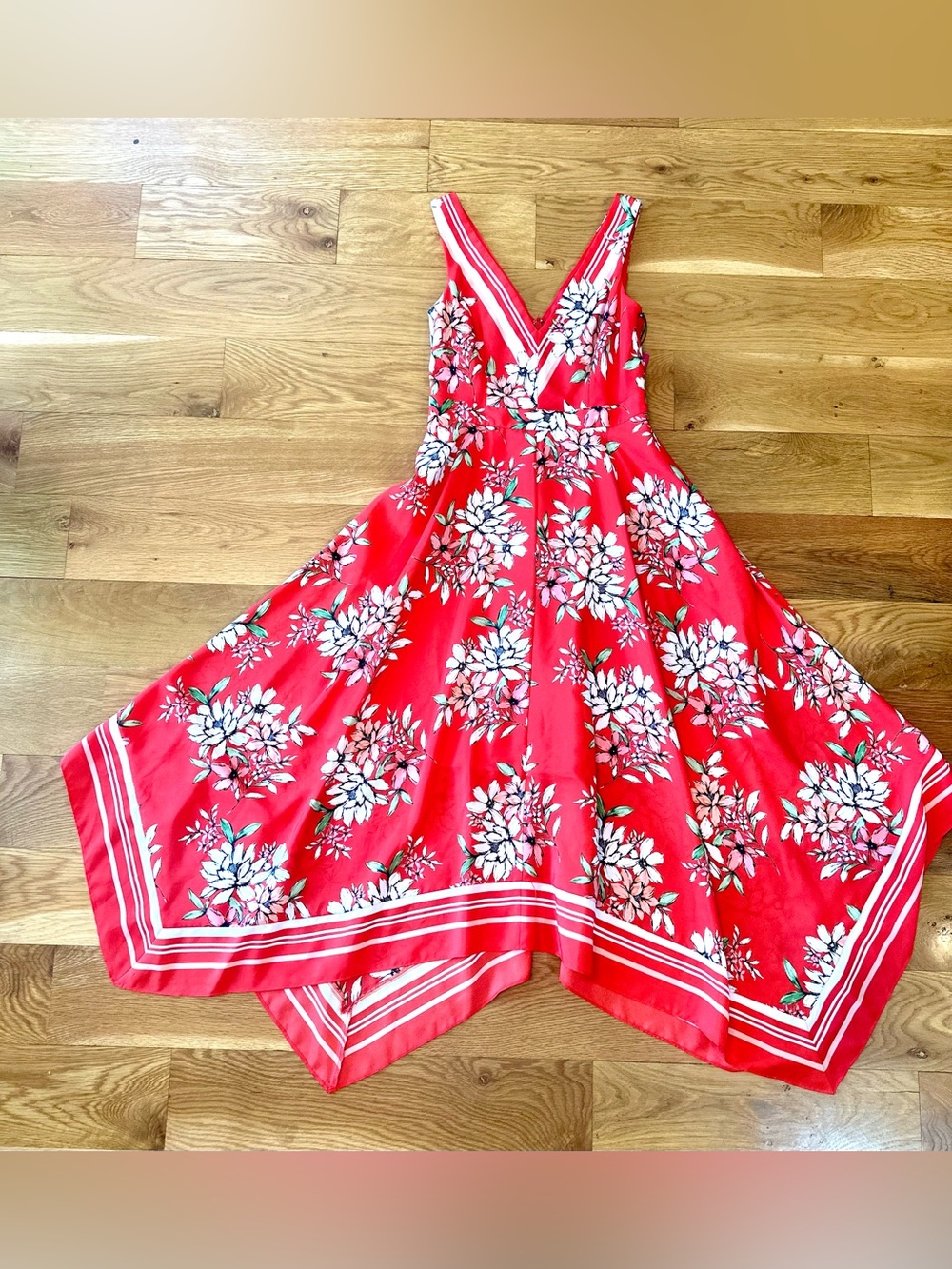 Vince Camuto Sleeveless Handkerchief Hem VNeck Red Floral Dress w/Pockets 2 NWT - Picture 5 of 11